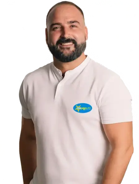 Portrait of Nauzet Beltrán Cabrera, Executive Director of Star Mobility Services in Los Cristianos, Tenerife, wearing the company uniform.
